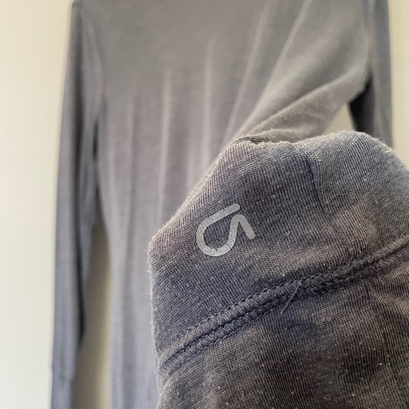 GREY LONG SLEEVE SHIRT WITH BACK-CUTOUT FROM GAP FIT - Picture 4 of 6